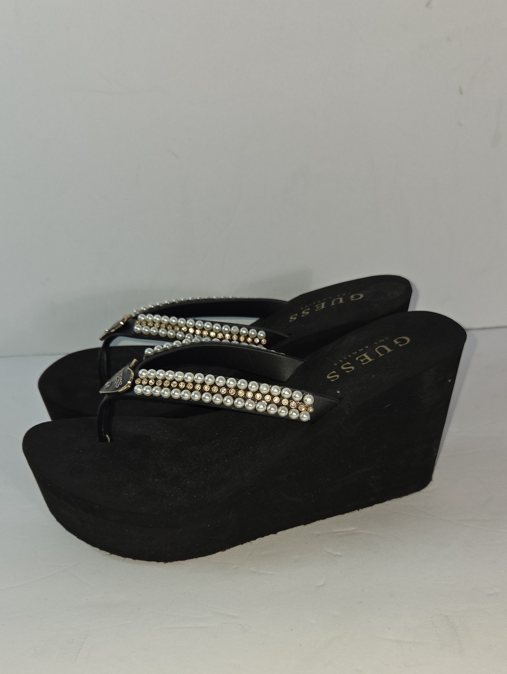 GUESS Black Pearl-Trim Heart Logo Wedge Flip Flop Sandals Size 5m